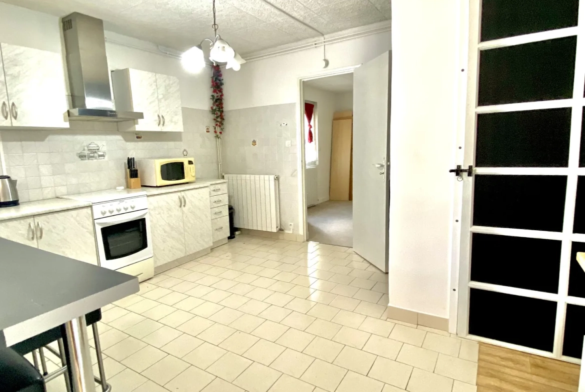 Grande maison de 171 m² avec terrain à Annonay, idéale pour investisseurs ou familles 