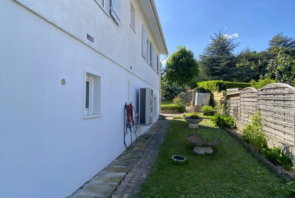 Grande maison de 171 m² avec terrain à Annonay, idéale pour investisseurs ou familles 