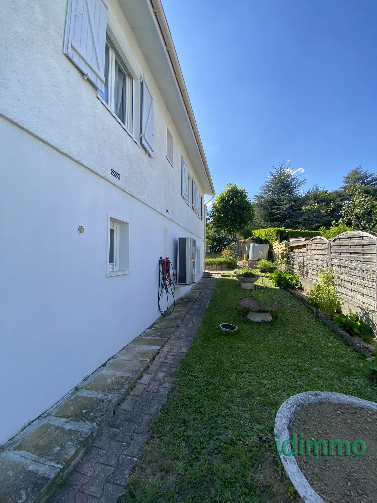 Grande maison de 171 m² avec terrain à Annonay, idéale pour investisseurs ou familles 