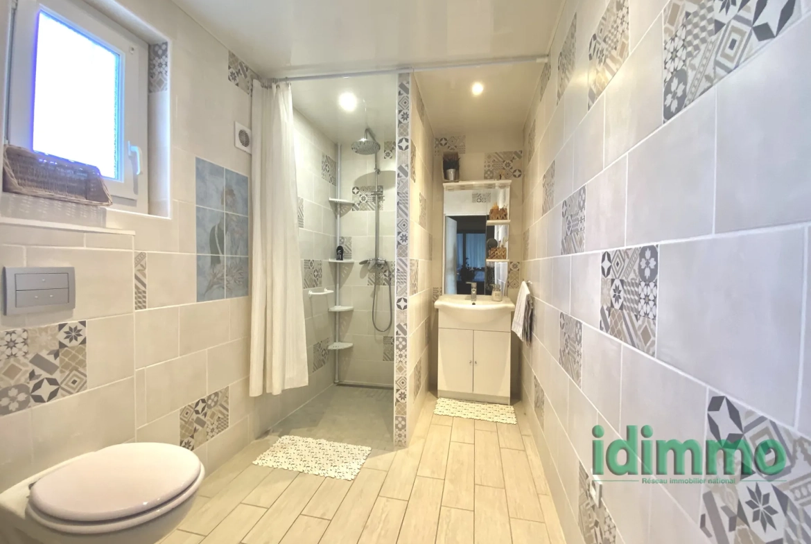 Grande maison de 171 m² avec terrain à Annonay, idéale pour investisseurs ou familles 