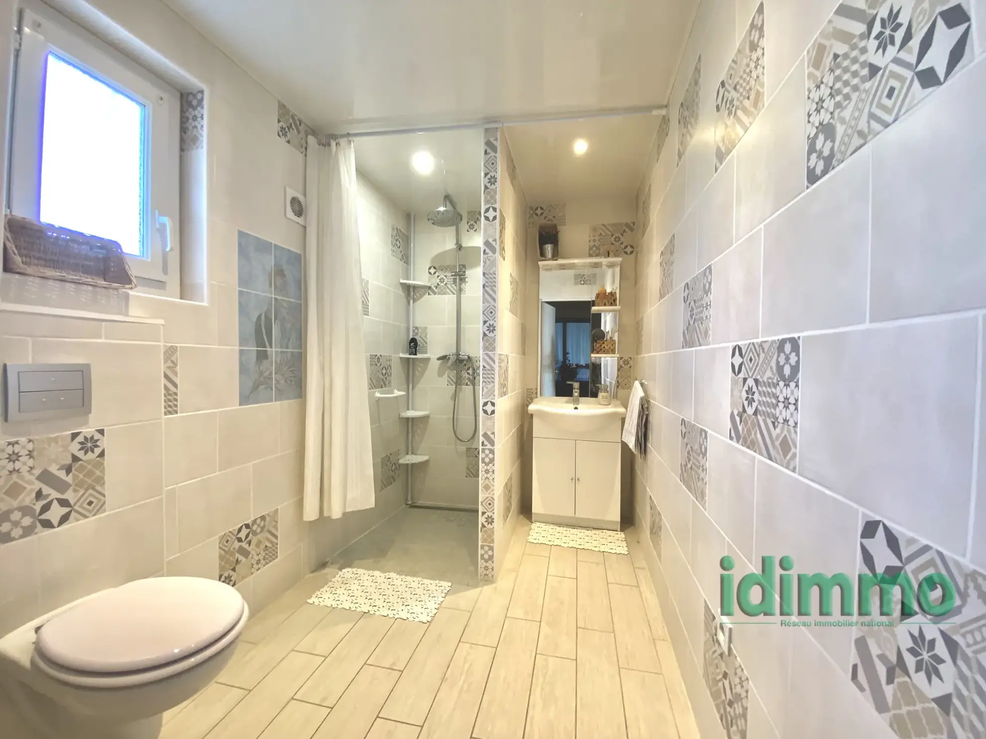 Grande maison de 171 m² avec terrain à Annonay, idéale pour investisseurs ou familles 