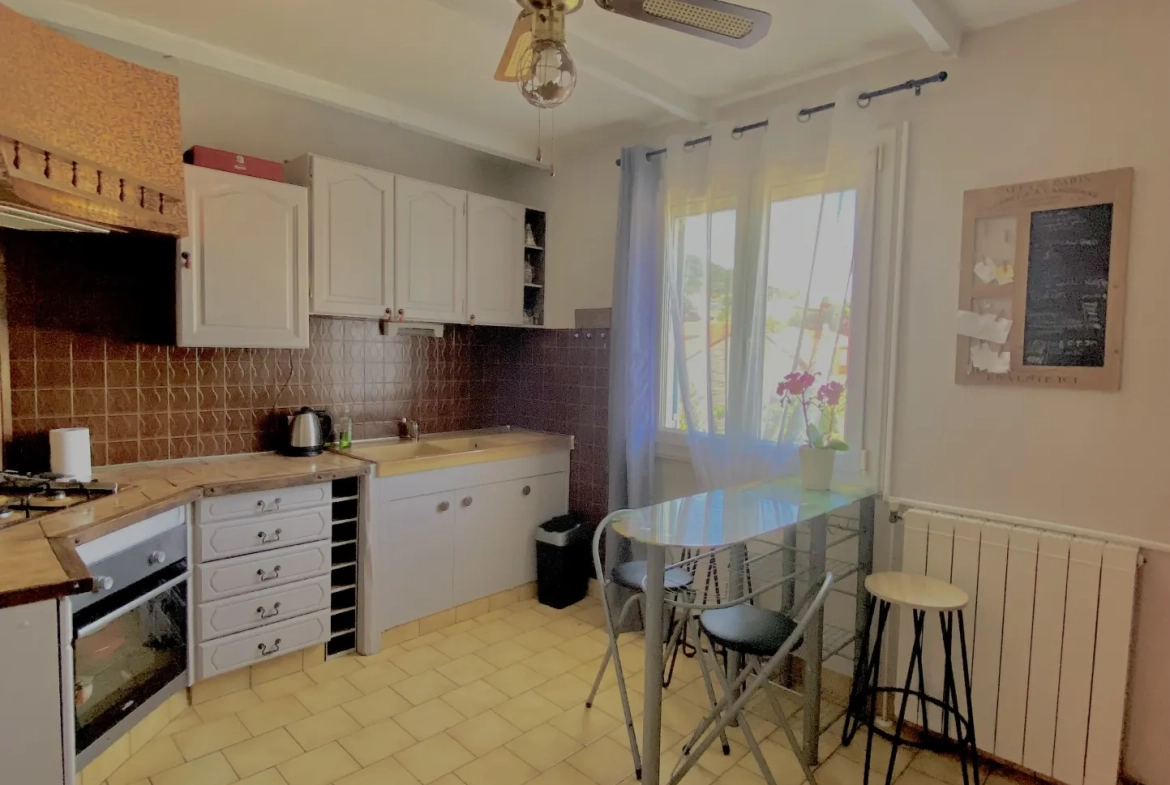Grande maison de 171 m² avec terrain à Annonay, idéale pour investisseurs ou familles 