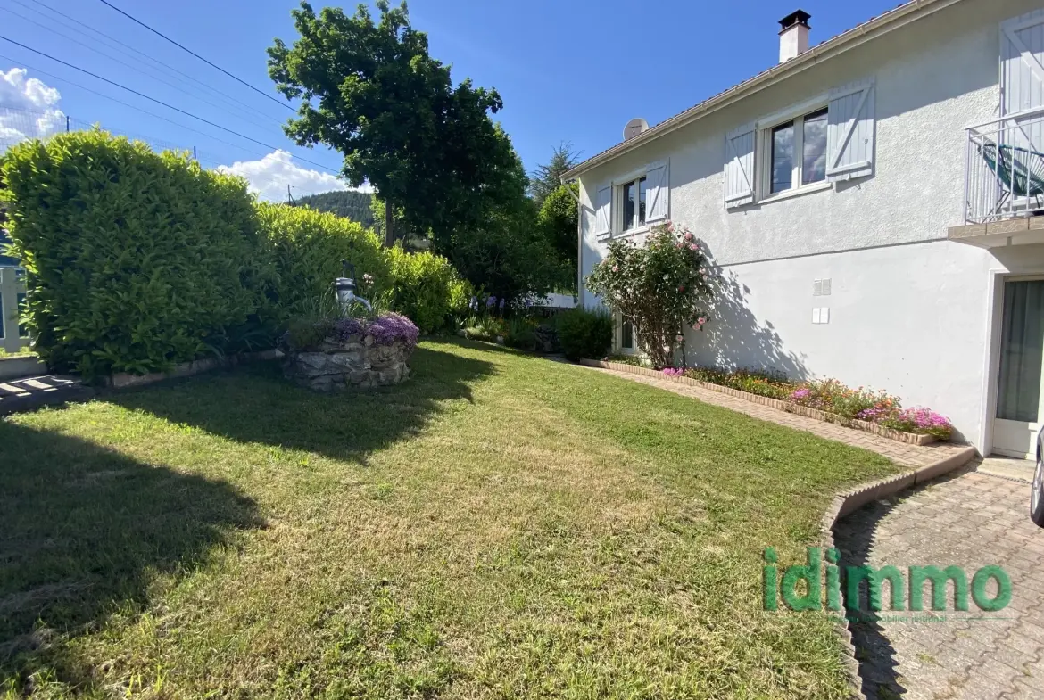 Grande maison de 171 m² avec terrain à Annonay, idéale pour investisseurs ou familles 