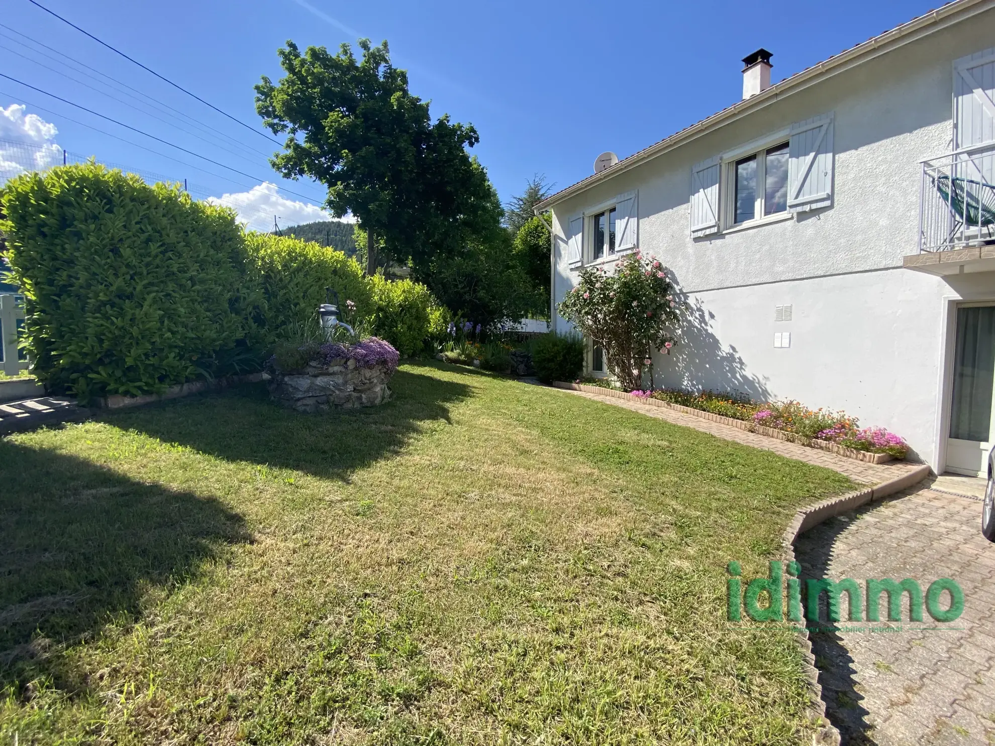 Grande maison de 171 m² avec terrain à Annonay, idéale pour investisseurs ou familles 