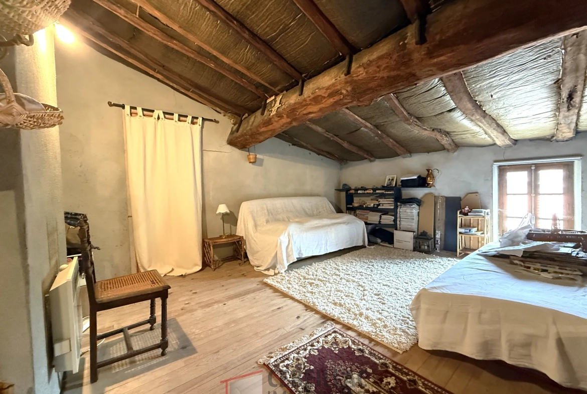 Maison en pierre historique à vendre à Tallende, 84 m² avec terrasse, à rénover, idéal premier achat 