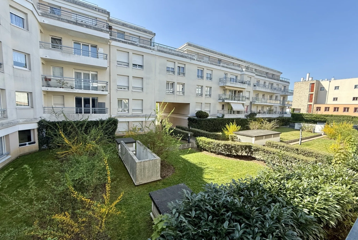 Appartement 2 pièces lumineux de 43 m² à Massy avec parking et loggia 