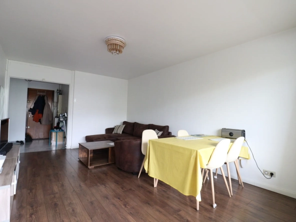 Appartement T4 rénové avec terrasse à Grenoble Quartier Labruyère