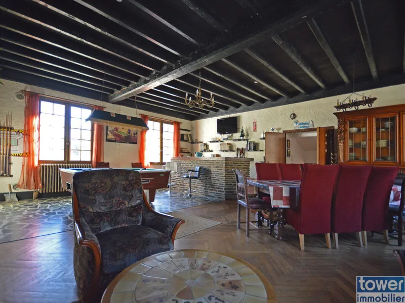 Grande propriété en Dordogne avec 11 chambres, terrain arboré et potentiel pour activité de chambres d'hôtes ou profession libérale 