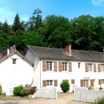 Grande propriété en Dordogne avec 11 chambres, terrain arboré et potentiel pour activité de chambres d'hôtes ou profession libérale