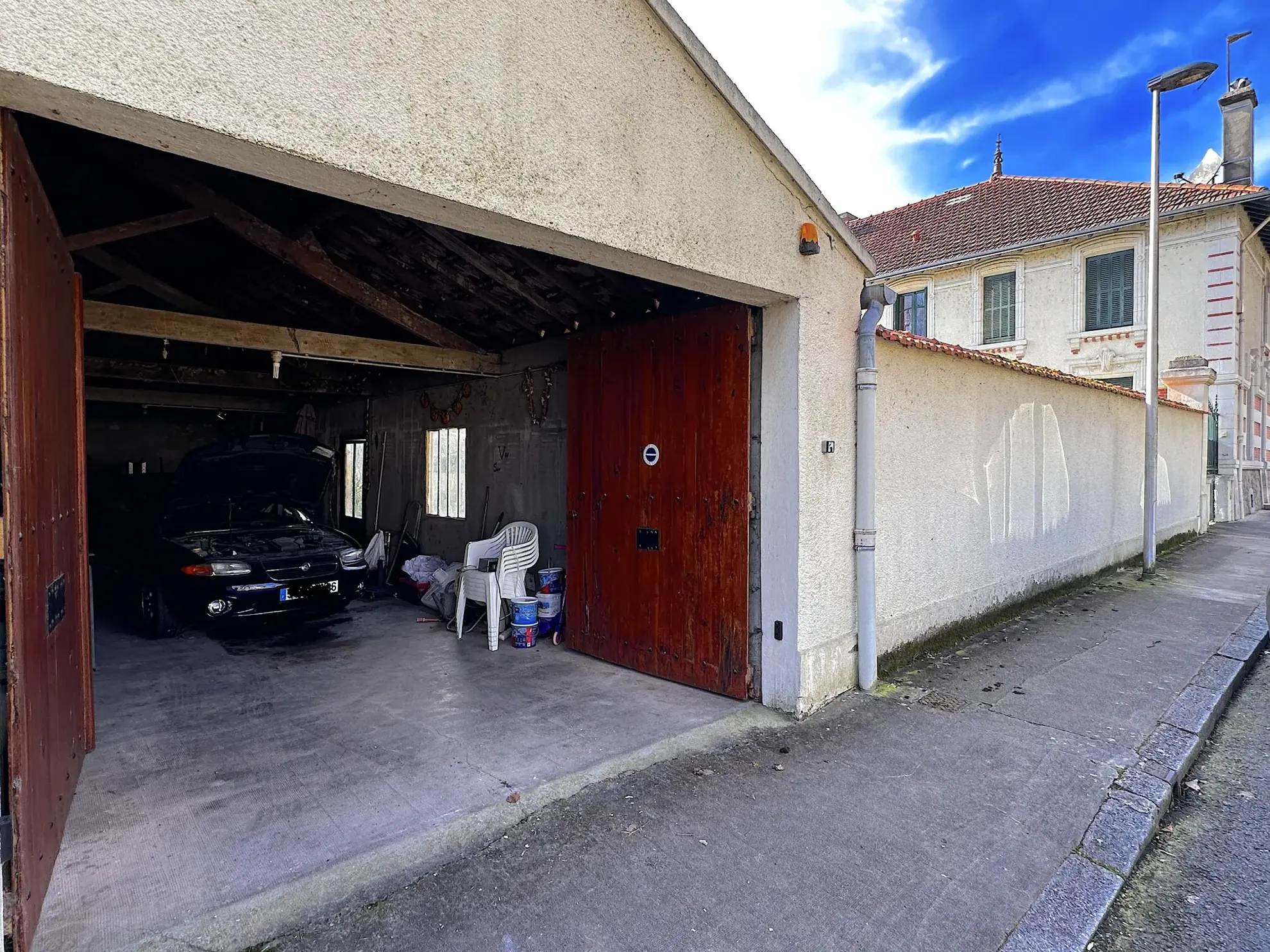 Superbe maison de ville avec piscine à Châtellerault, 8 chambres, grande terrasse et jardin 