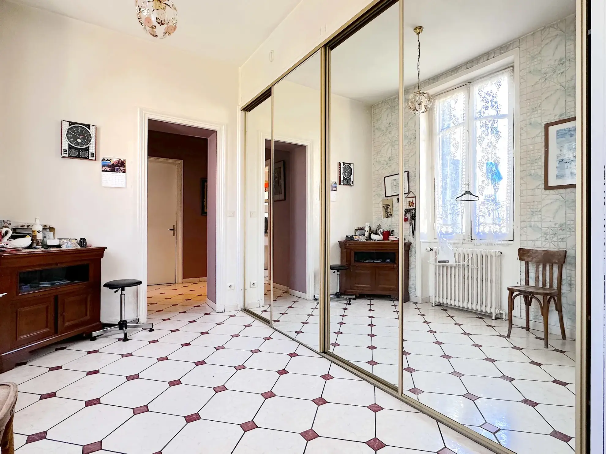 Superbe maison de ville avec piscine à Châtellerault, 8 chambres, grande terrasse et jardin 