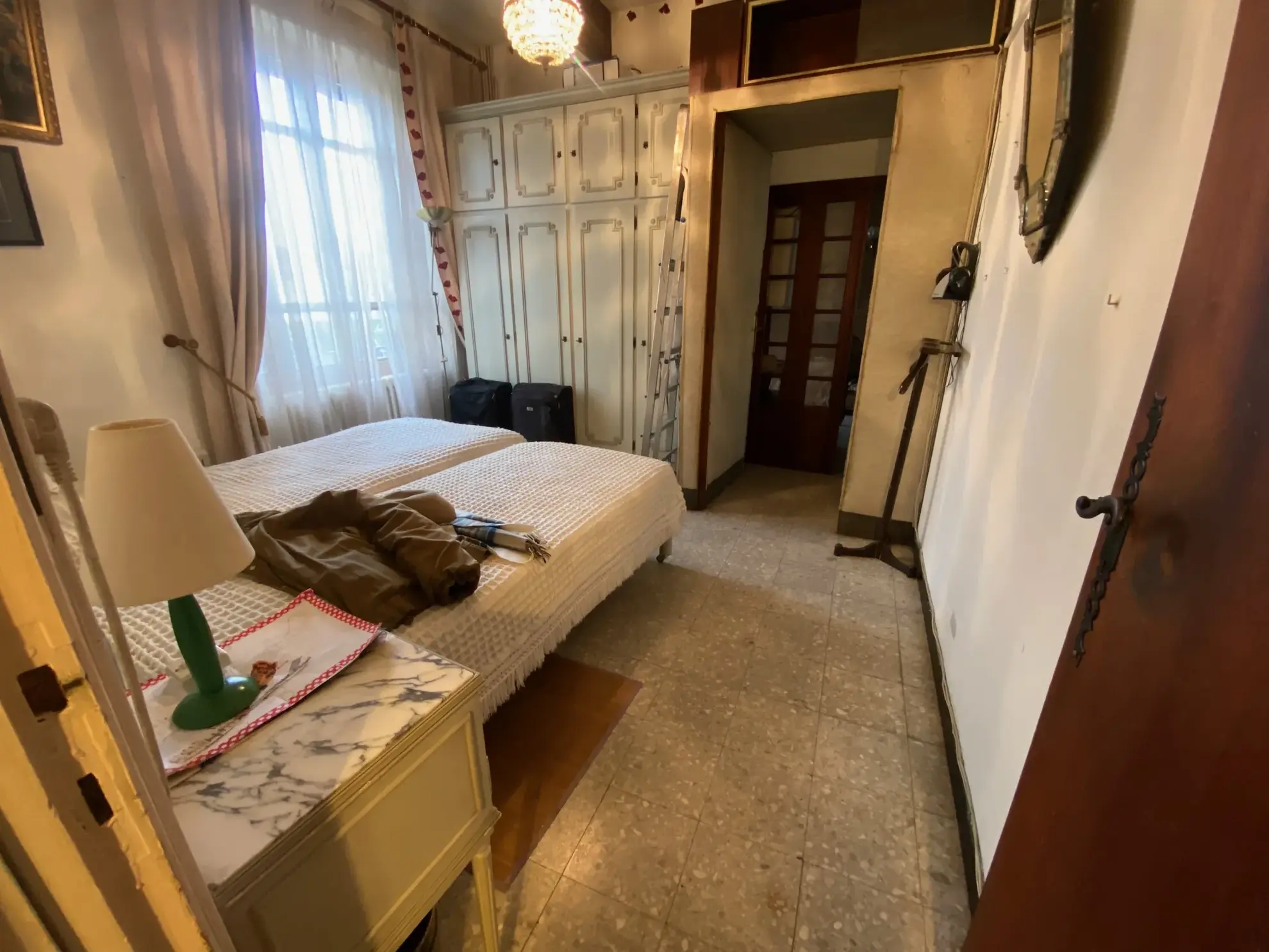 Maison à rénover proche du rempart d'Avignon avec grand jardin et grange 