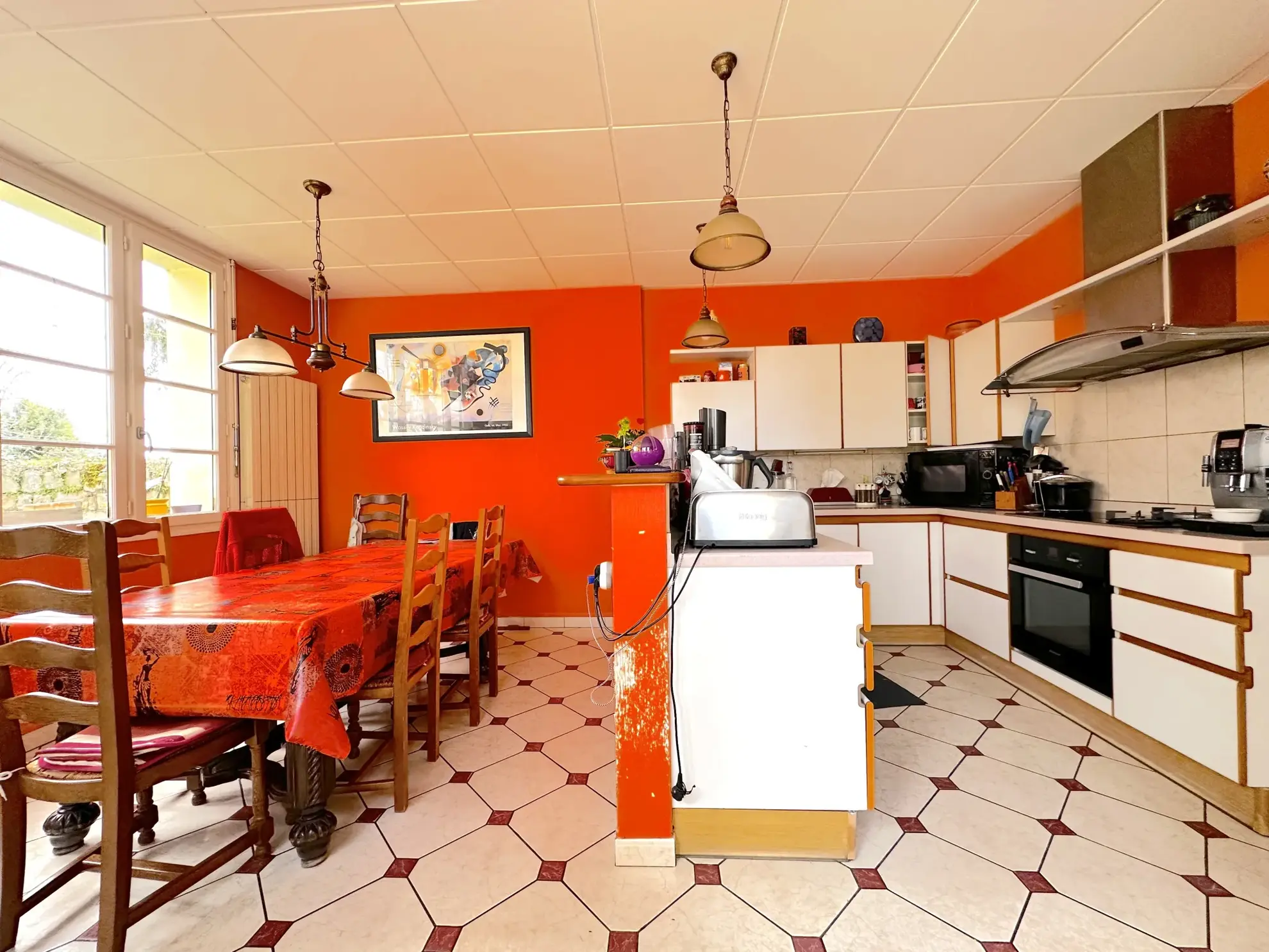 Superbe maison de ville avec piscine à Châtellerault, 8 chambres, grande terrasse et jardin 