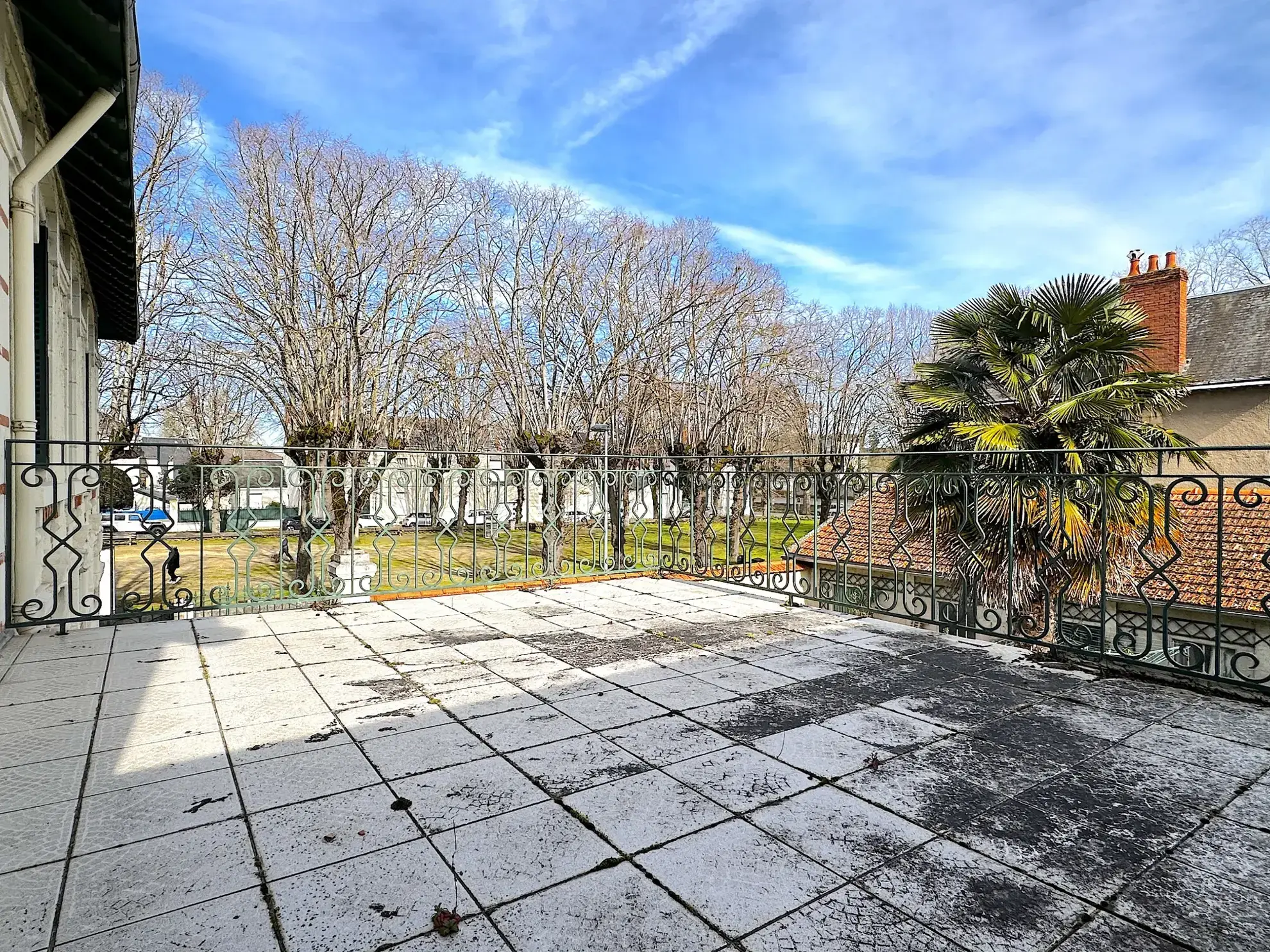 Superbe maison de ville avec piscine à Châtellerault, 8 chambres, grande terrasse et jardin 