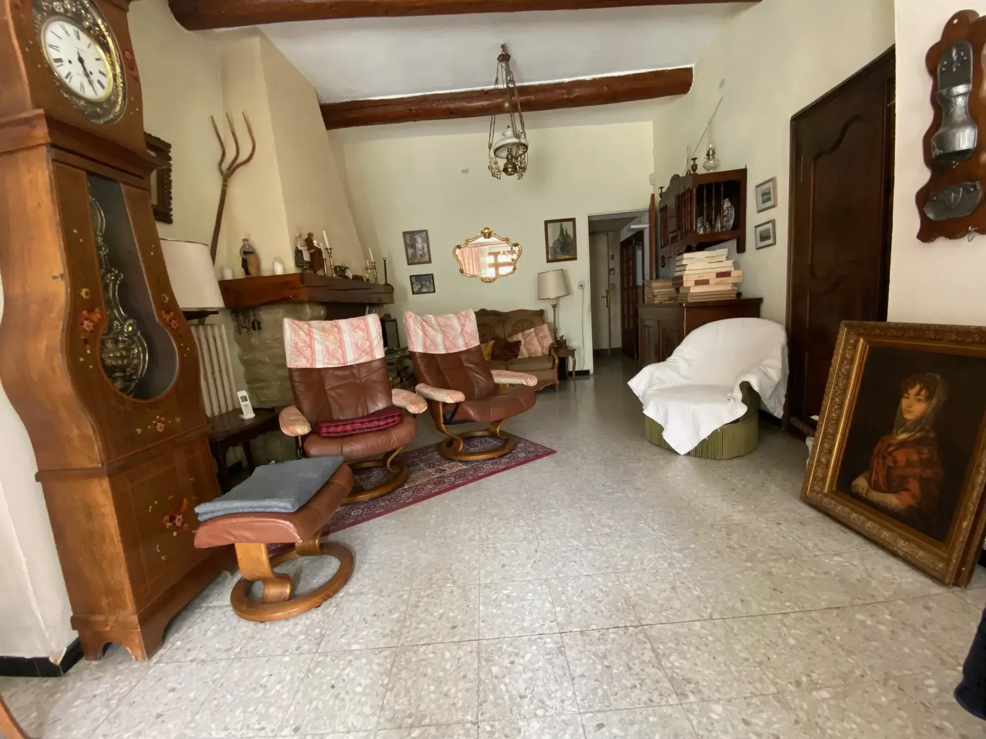 Maison à rénover proche du rempart d'Avignon avec grand jardin et grange 