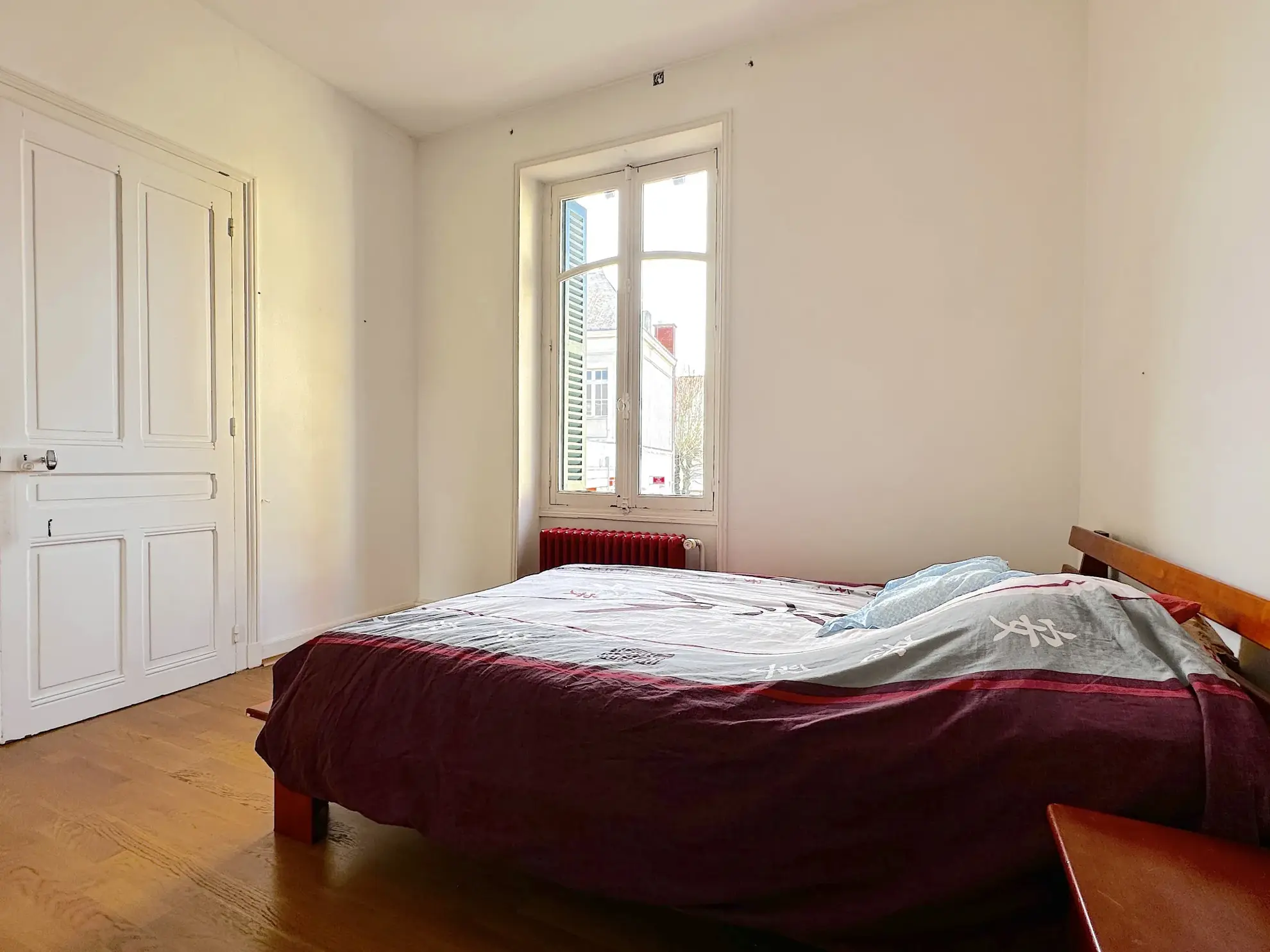 Superbe maison de ville avec piscine à Châtellerault, 8 chambres, grande terrasse et jardin 
