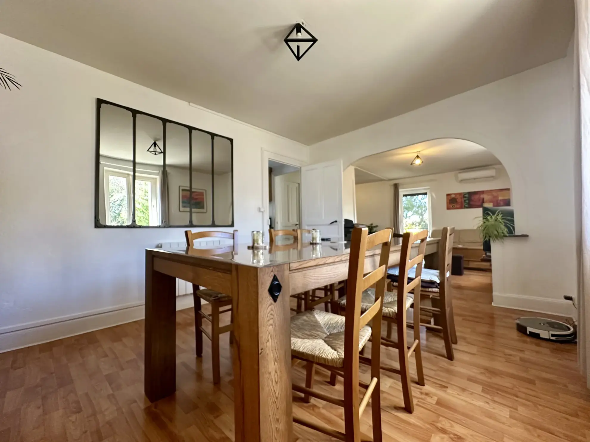 Maison à vendre à Ceyrat avec jardin, garage et rénovations modernes 