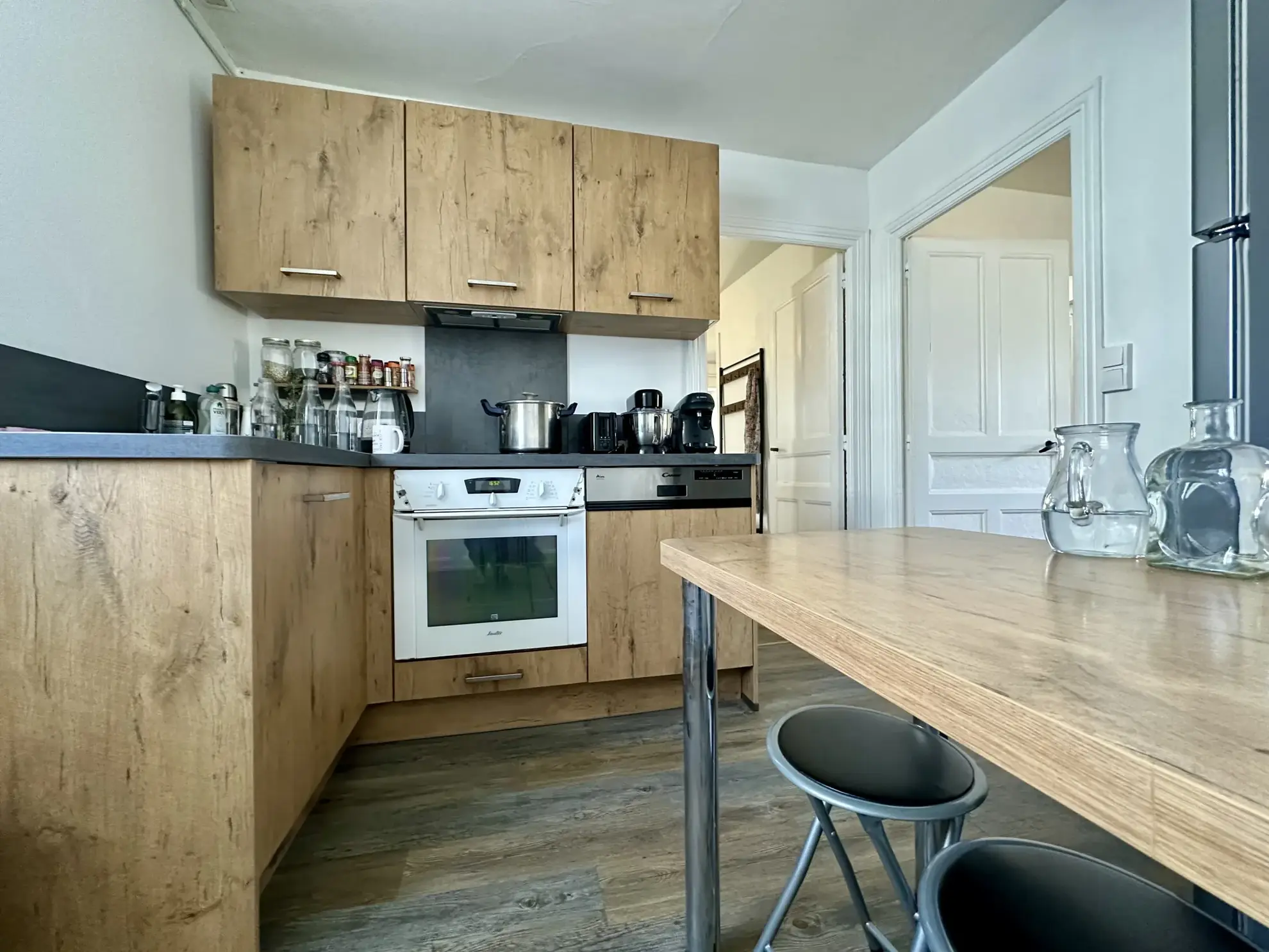 Maison à vendre à Ceyrat avec jardin, garage et rénovations modernes 