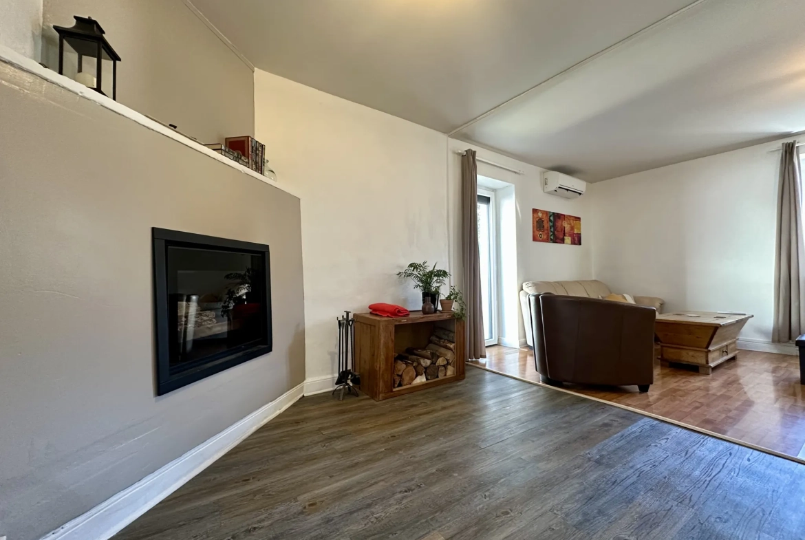 Maison à vendre à Ceyrat avec jardin, garage et rénovations modernes 