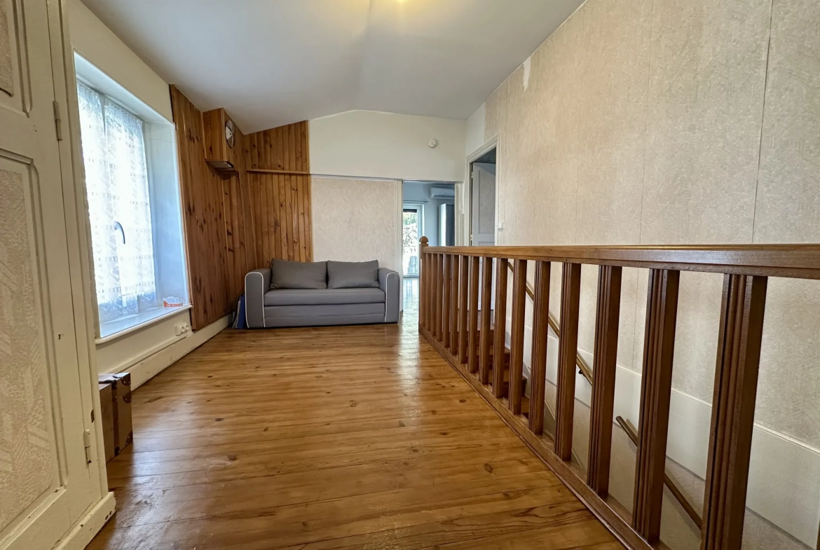 Maison à vendre à Ceyrat avec jardin, garage et rénovations modernes 