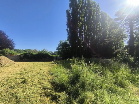 Terrain constructible de 588 m² à Château-Thierry, idéal pour bâtir votre maison dans un environnement paisible