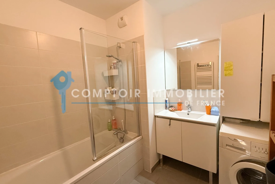 Appartement T3 de 60 m² avec terrasse, parking et vue dégagée à Marseille 