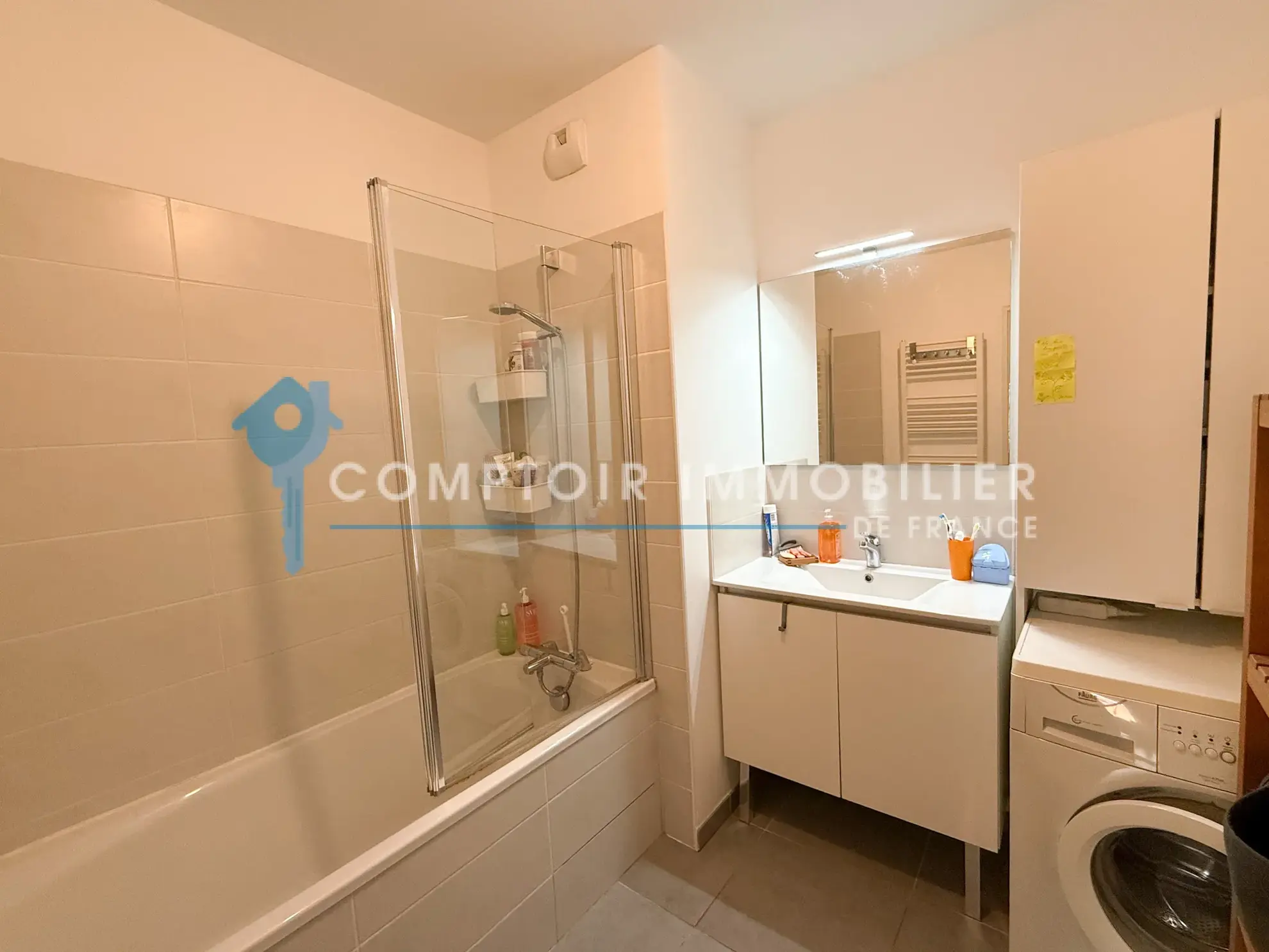 Appartement T3 de 60 m² avec terrasse, parking et vue dégagée à Marseille 