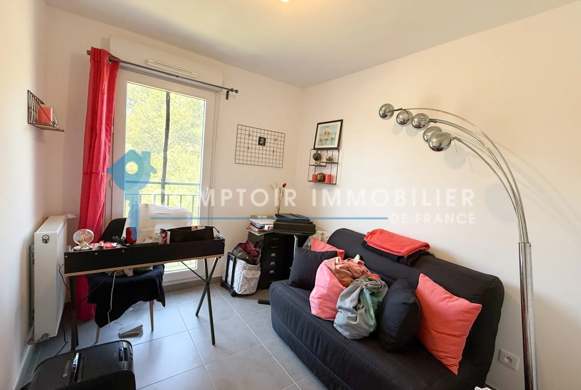 Appartement T3 de 60 m² avec terrasse, parking et vue dégagée à Marseille 