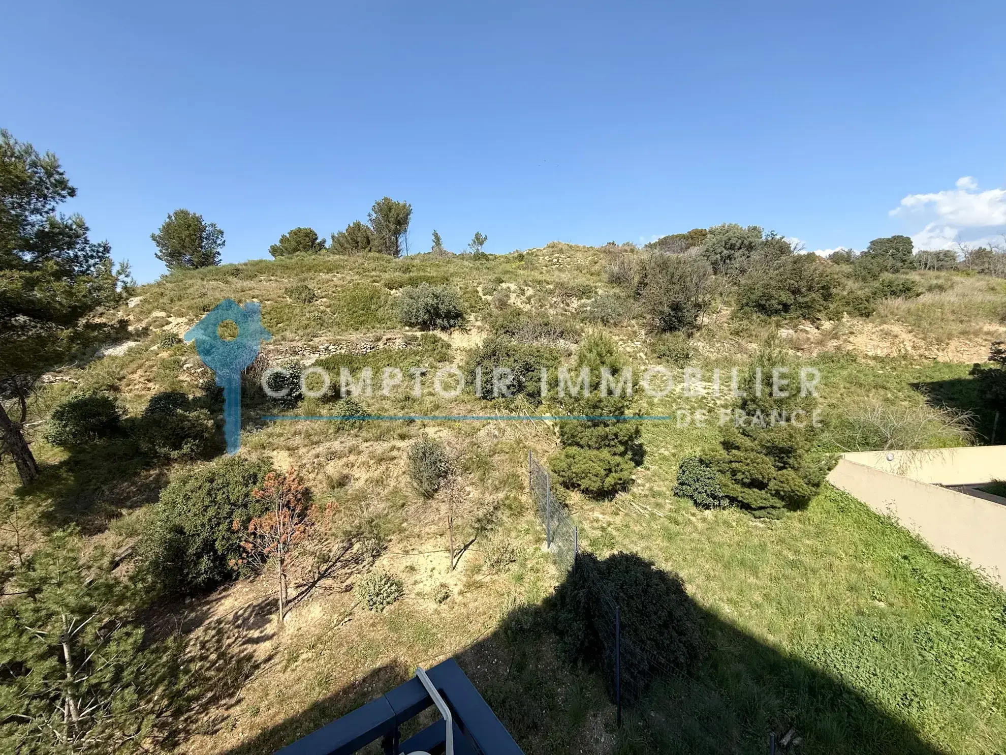 Appartement T3 de 60 m² avec terrasse, parking et vue dégagée à Marseille 