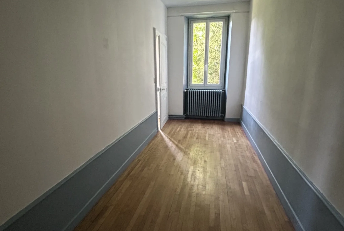 Appartement de 3 pièces à Pontarlier au centre-ville à rénover 