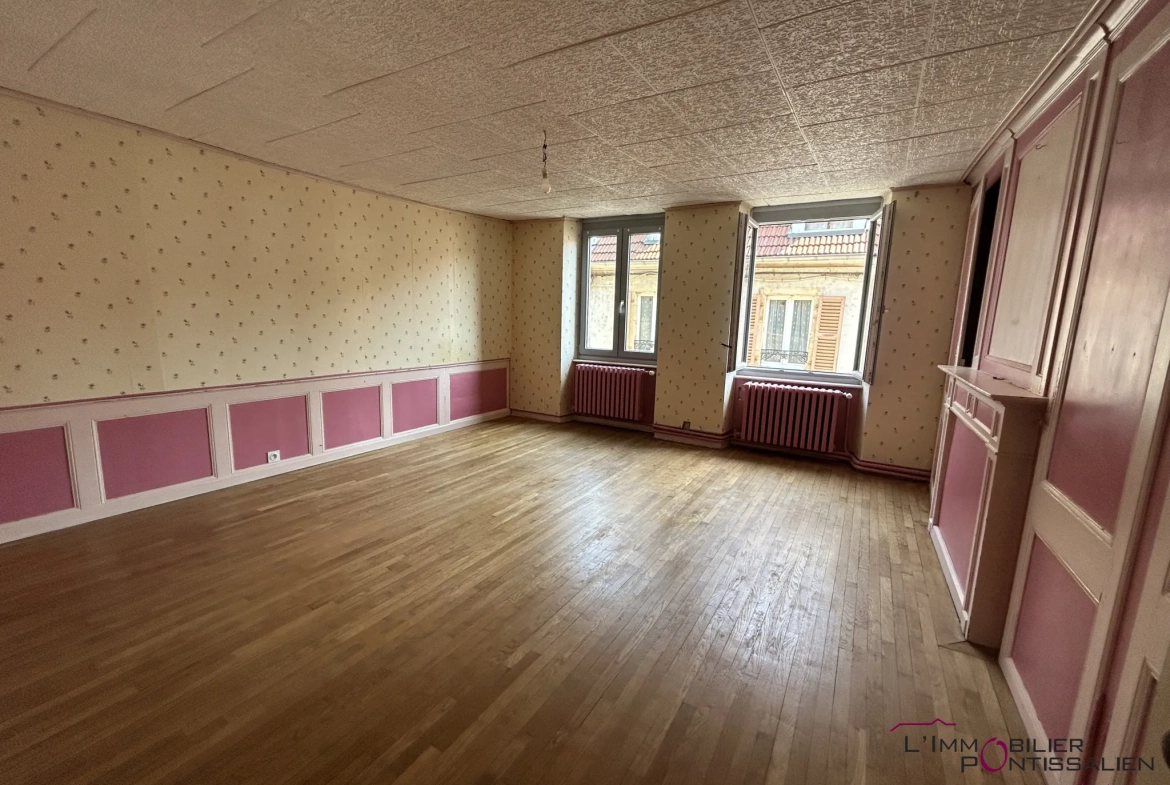 Appartement de 3 pièces à Pontarlier au centre-ville à rénover 