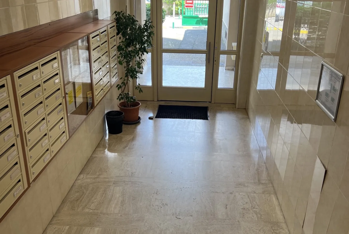 Appartement T2 de 50 m² à Marseille 10e avec balcon dans résidence sécurisée 