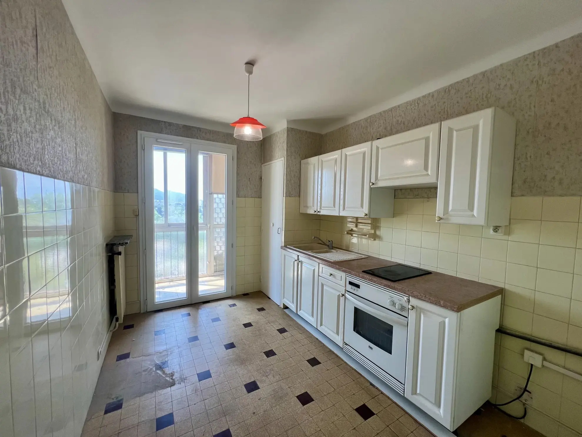 Appartement T2 de 50 m² à Marseille 10e avec balcon dans résidence sécurisée 