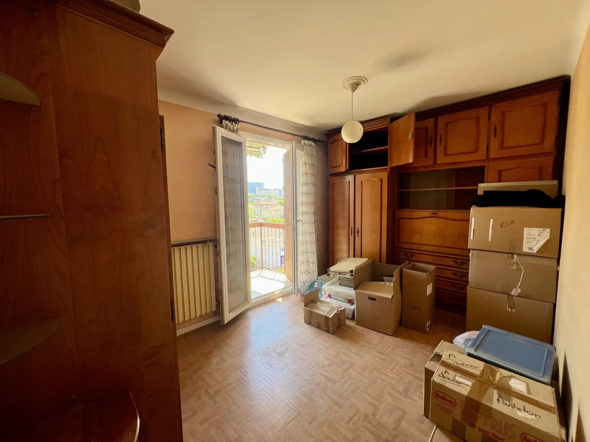 Appartement T2 de 50 m² à Marseille 10e avec balcon dans résidence sécurisée 