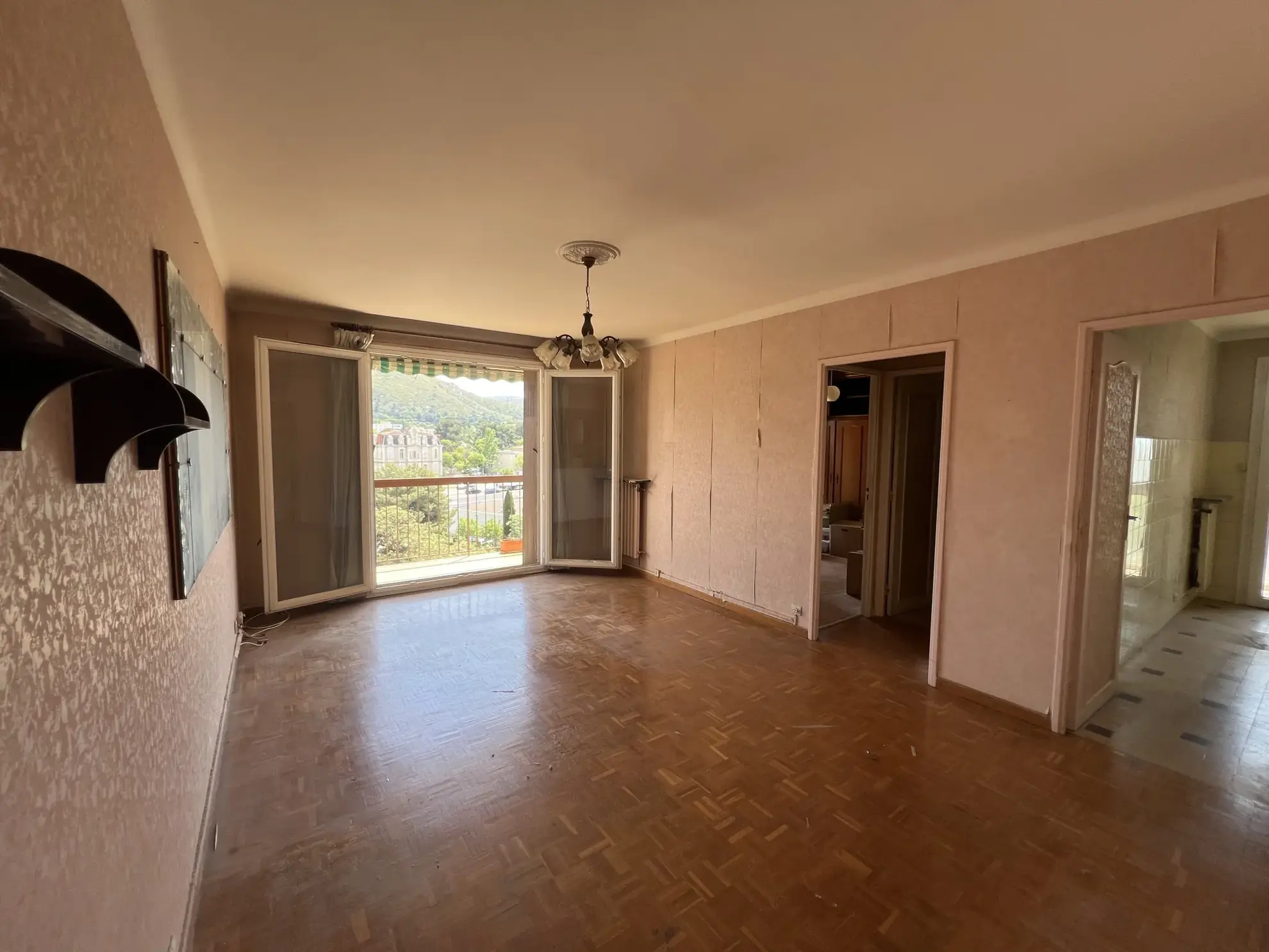 Appartement T2 de 50 m² à Marseille 10e avec balcon dans résidence sécurisée 