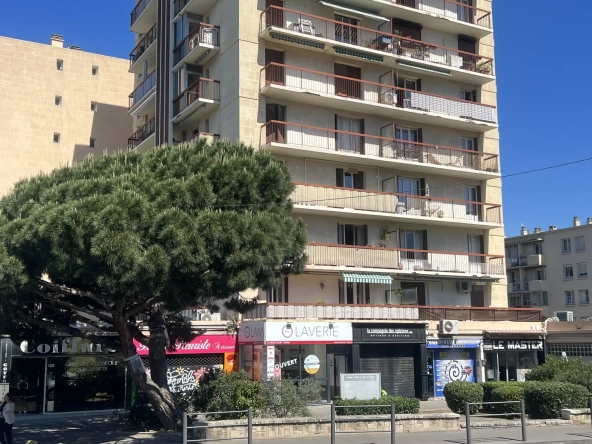 Appartement T2 de 50 m² à Marseille 10e avec balcon dans résidence sécurisée