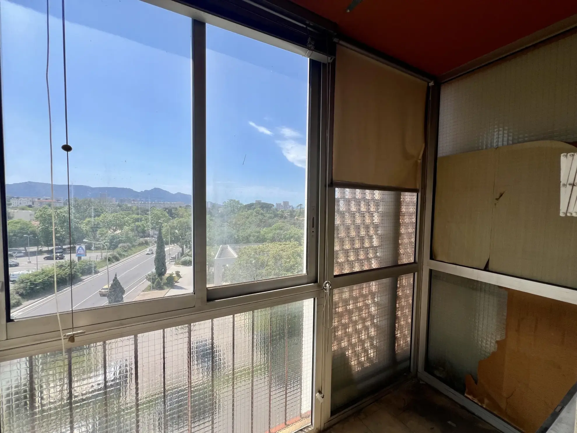 Appartement T2 de 50 m² à Marseille 10e avec balcon dans résidence sécurisée 