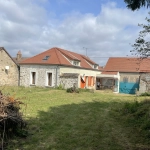 Maison de village renovée à Villeblevin avec jardin et potentiel d'aménagement