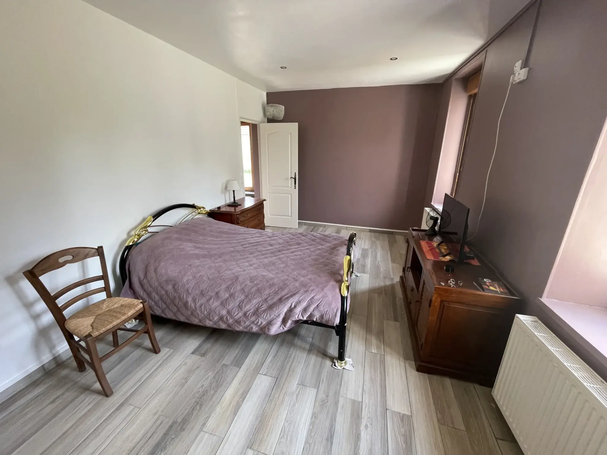 Maison de village renovée à Villeblevin avec jardin et potentiel d'aménagement 