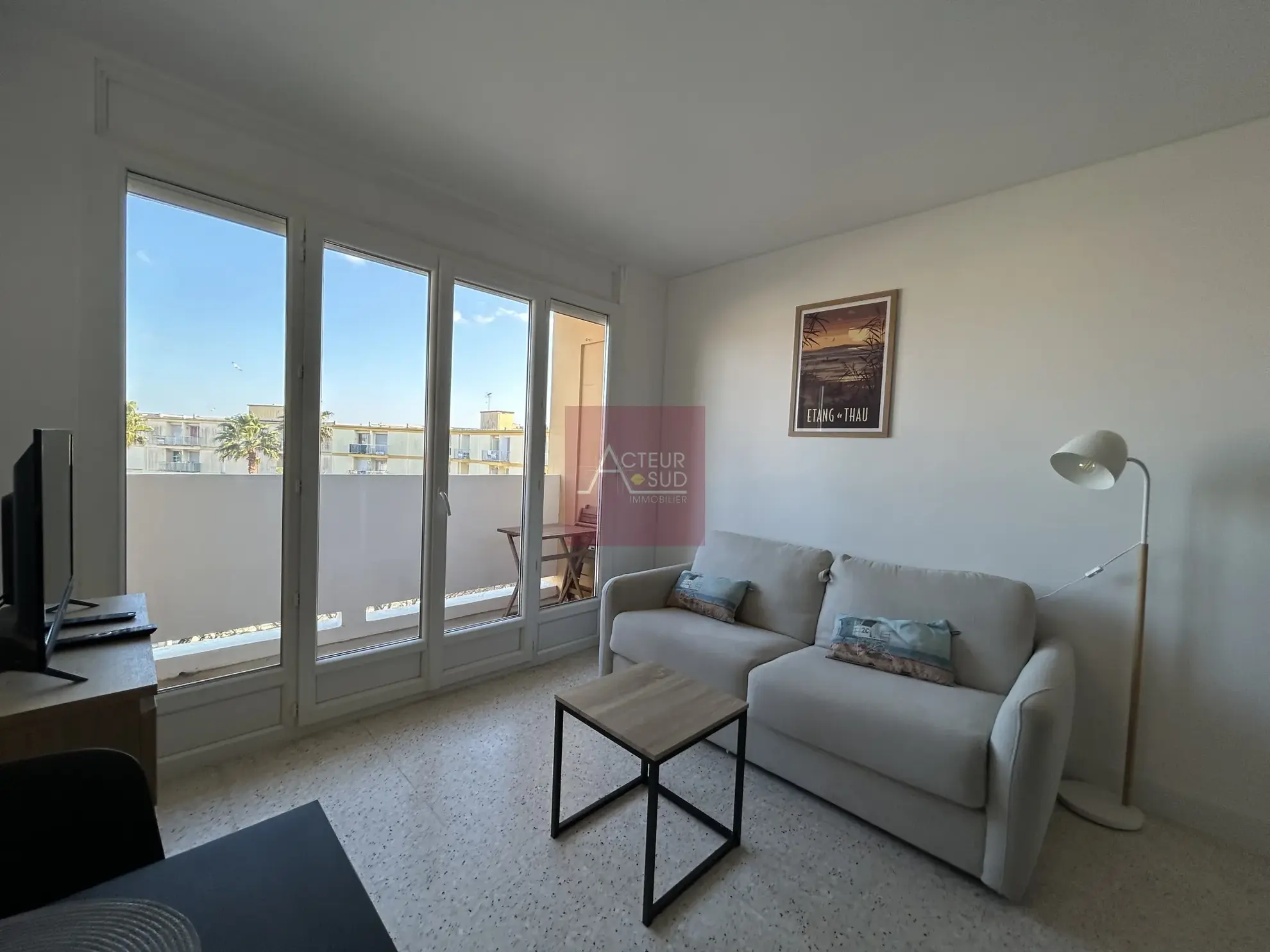 Studio rénové à vendre à Balaruc-les-Bains avec terrasse et parking privé 