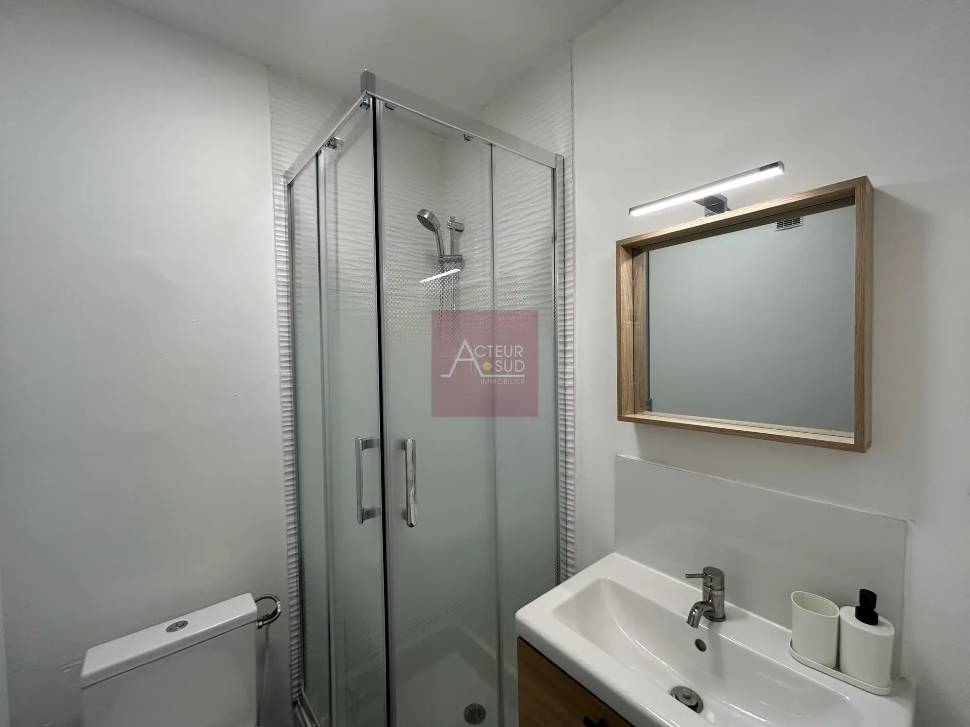 Studio rénové à vendre à Balaruc-les-Bains avec terrasse et parking privé 