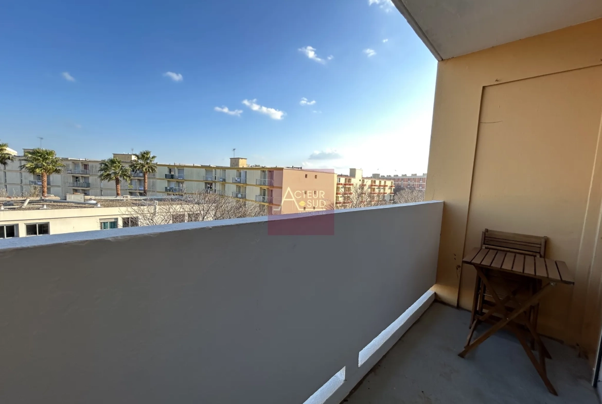 Studio rénové à vendre à Balaruc-les-Bains avec terrasse et parking privé 