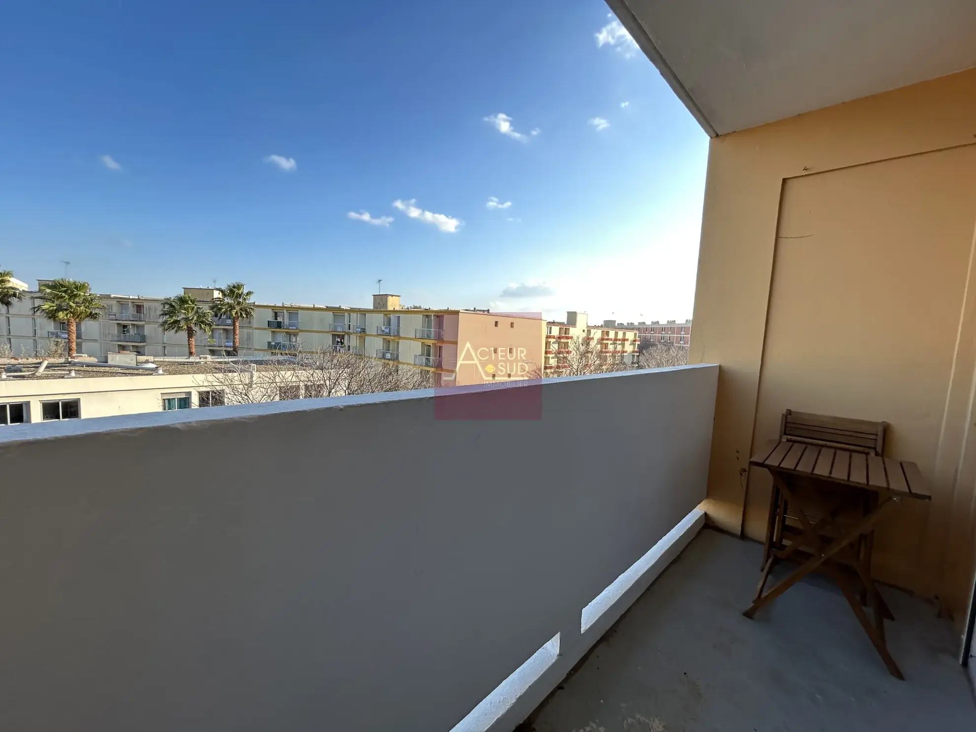 Studio rénové à vendre à Balaruc-les-Bains avec terrasse et parking privé 