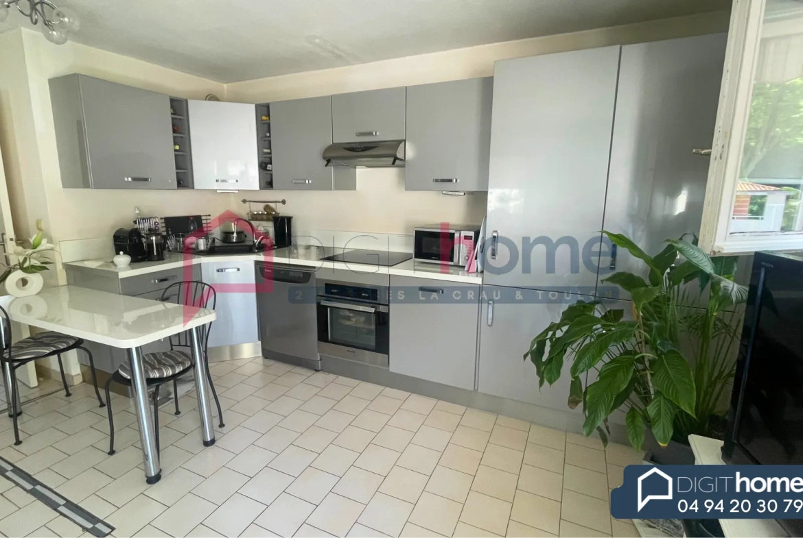 Appartement T2 avec terrasse, garage, piscines et tennis à Cagnes-sur-Mer 
