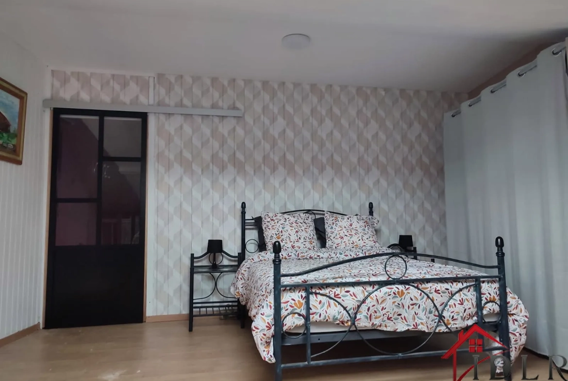 Immeuble rénové avec deux logements indépendants à Bourbonne-les-Bains 