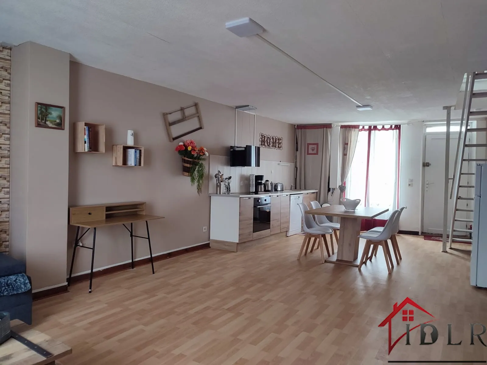 Immeuble rénové avec deux logements indépendants à Bourbonne-les-Bains 