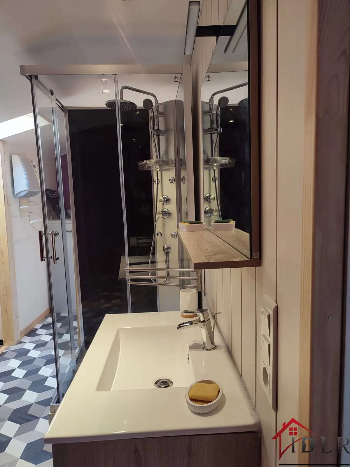 Immeuble rénové avec deux logements indépendants à Bourbonne-les-Bains 