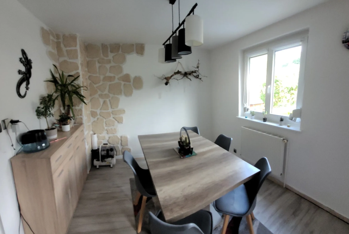 Maison jumelée lumineuse avec jardin à Munster - 3 chambres et garage 