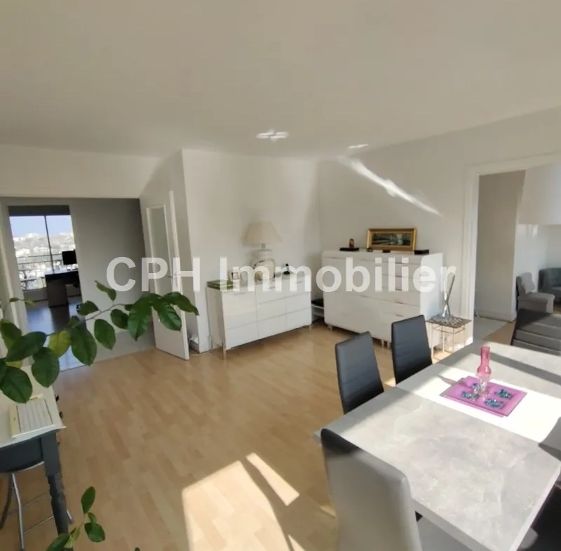Superbe Appartement 5 pièces avec Vue sur la Seine à Le Pecq 