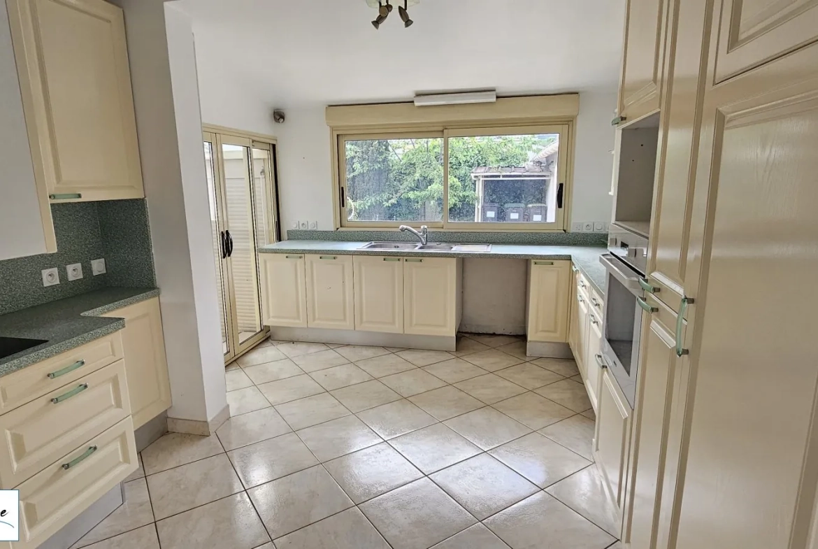 Charmante maison de plain-pied à Morsang-sur-Orge avec garage et dépendances 